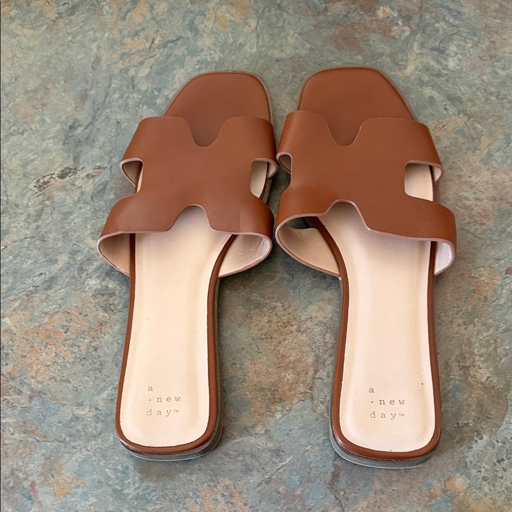 A New Day Women's Tan Slide Sandals Size 9.5 EUC